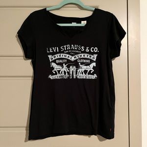 Levi tee